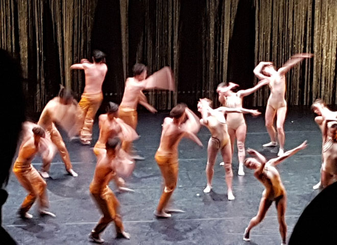 Tanzworkshops und Tanzvorführung "Stream"