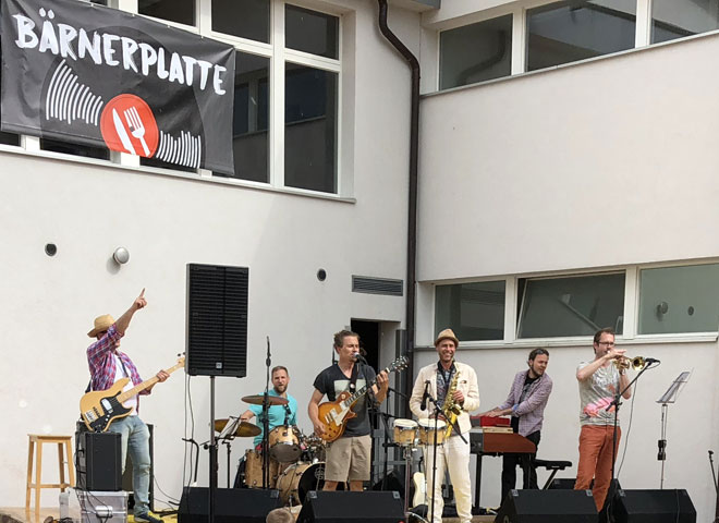 Farbenfrohes Schulfest der ZOS