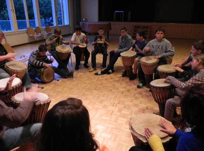 Djembe, 12-Minuten-Lauf und Chemie