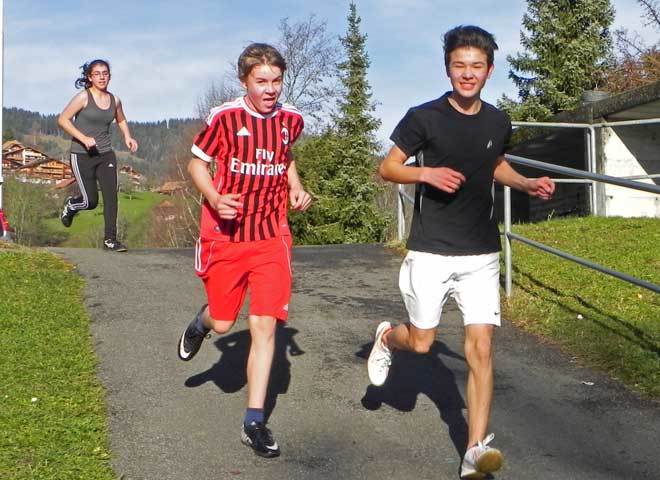 Weihnachtsfeiern in der Schule und Sponsorenlauf