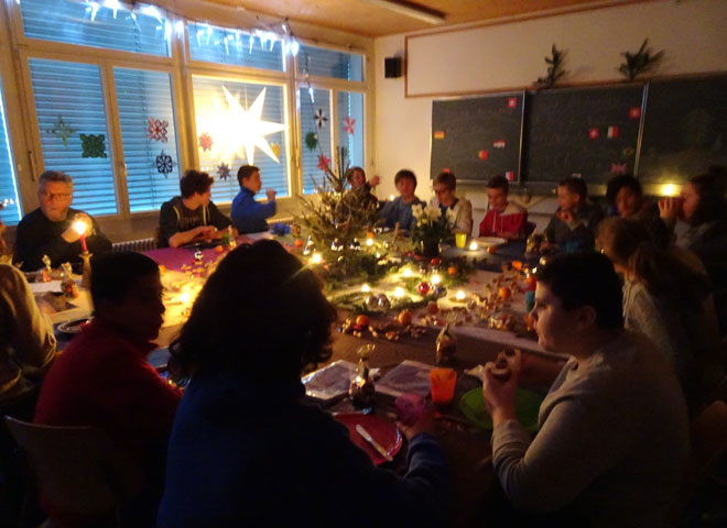 Weihnachtsfeiern und Kino in der Schule