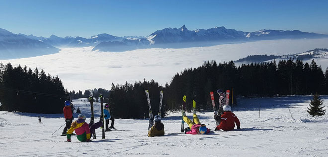 Wintersporttag 2: Schlitteln auf dem Niederhorn und Skifahren